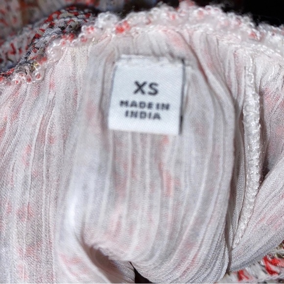 LINI designer skirt. White, red and gold accents. - Picture 4 of 5